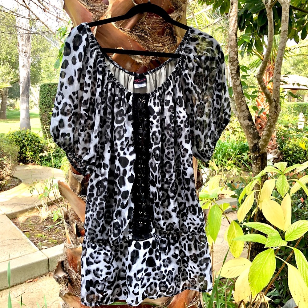 NWOT Torrid leopard lace up top